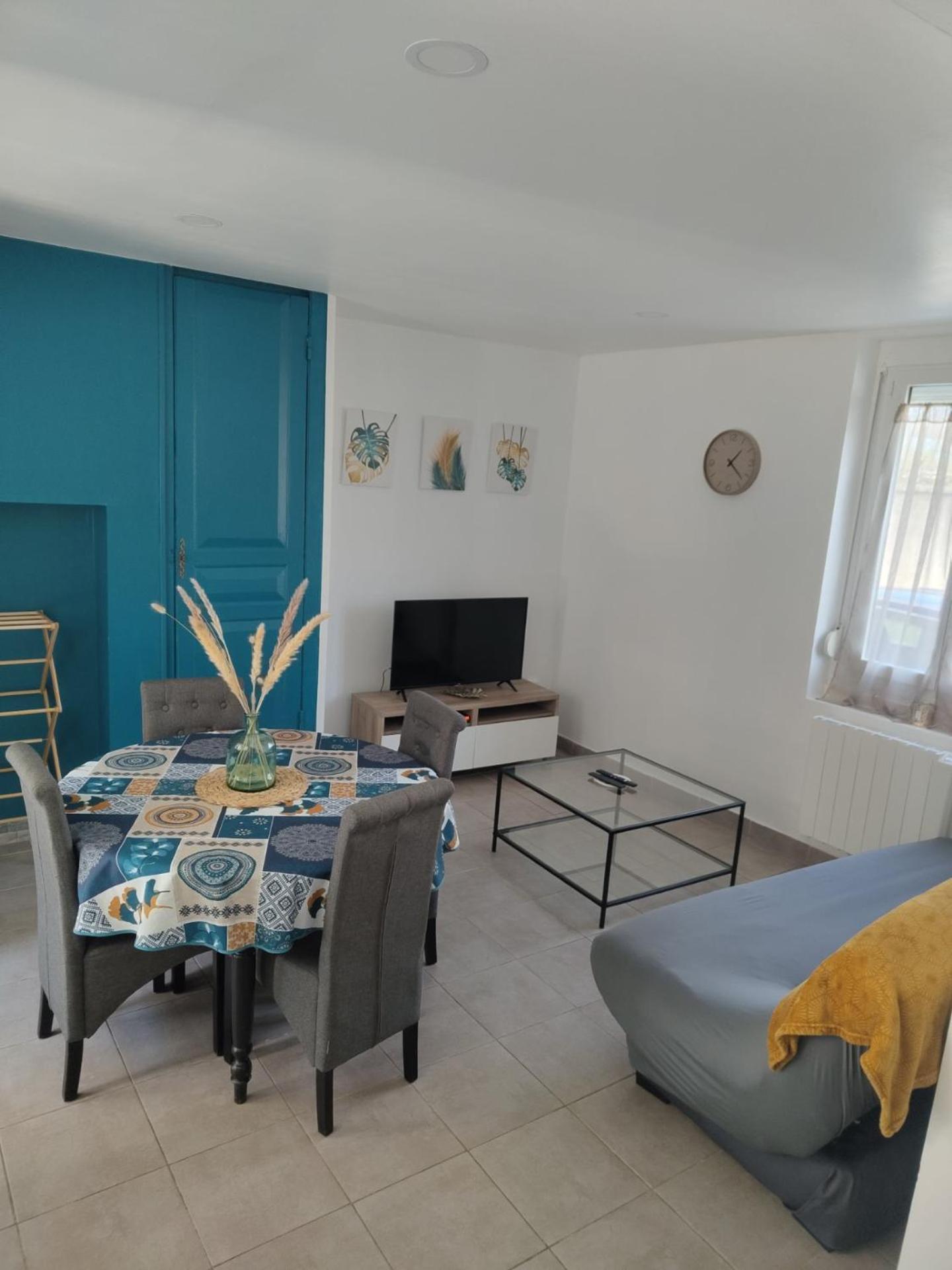 Les Hirondelles Holiday home *